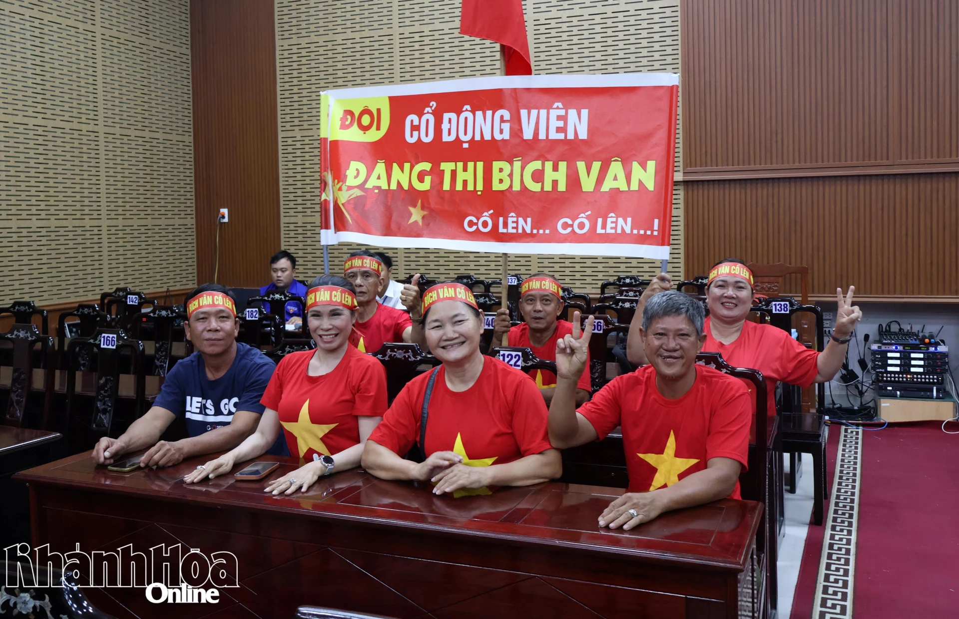 Cổ động viên tại hội thi.