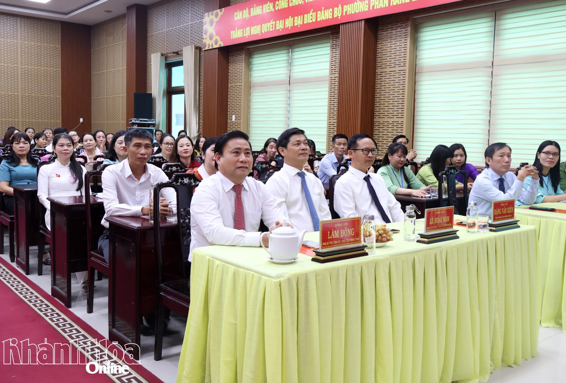 Đồng chí Lâm Đông và các đại biểu dự khai mạc hội thi.