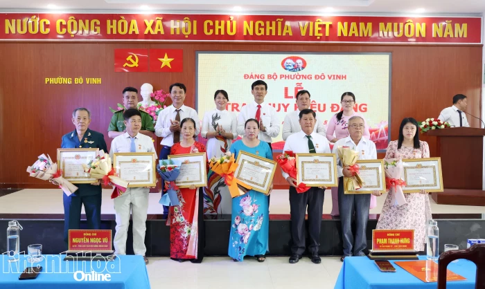 Phường Đô Vinh gặp mặt kỷ niệm 136 năm Ngày sinh Chủ tịch Hồ Chí Minh