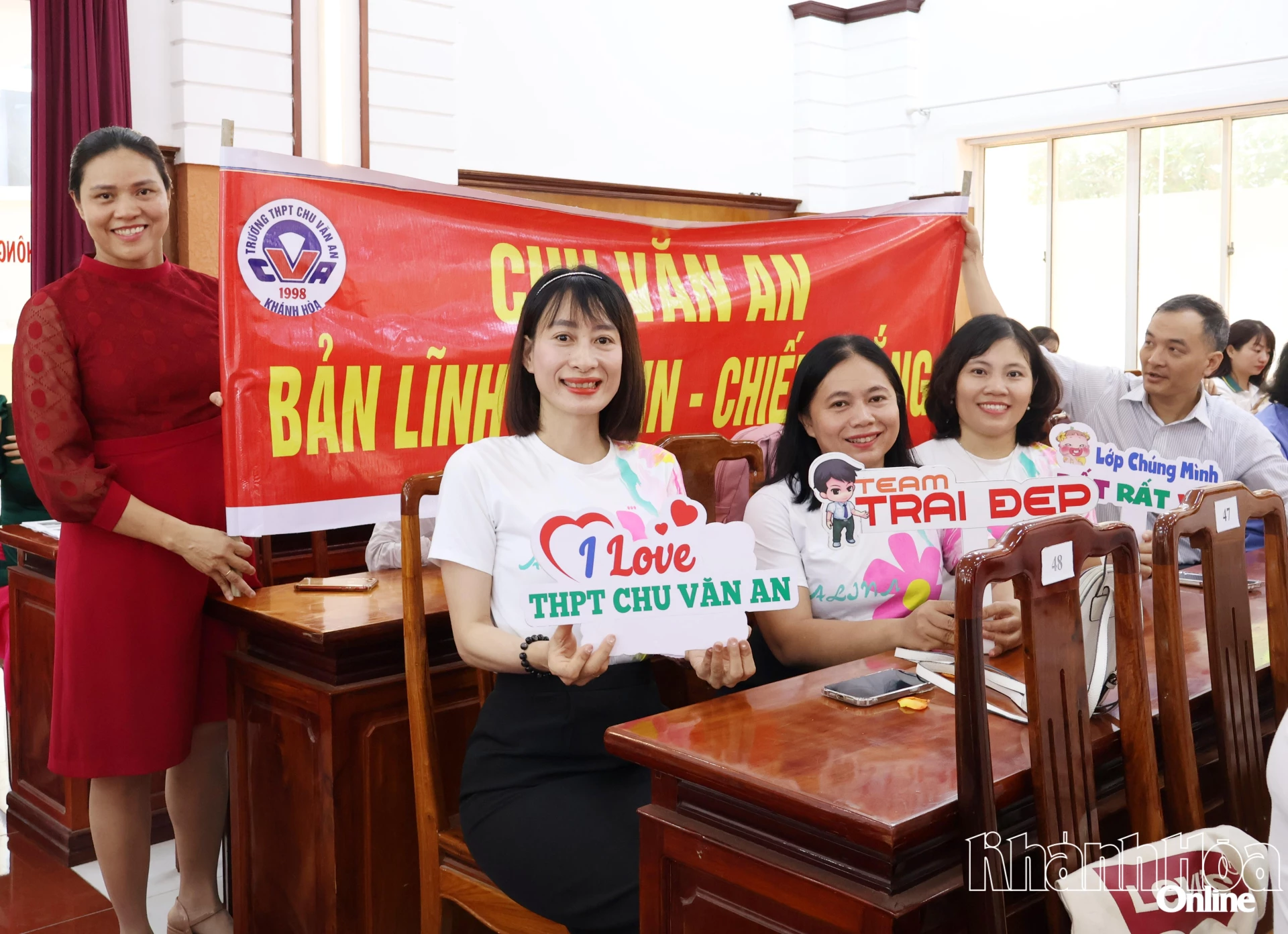 Cổ động viên tại hội thi.