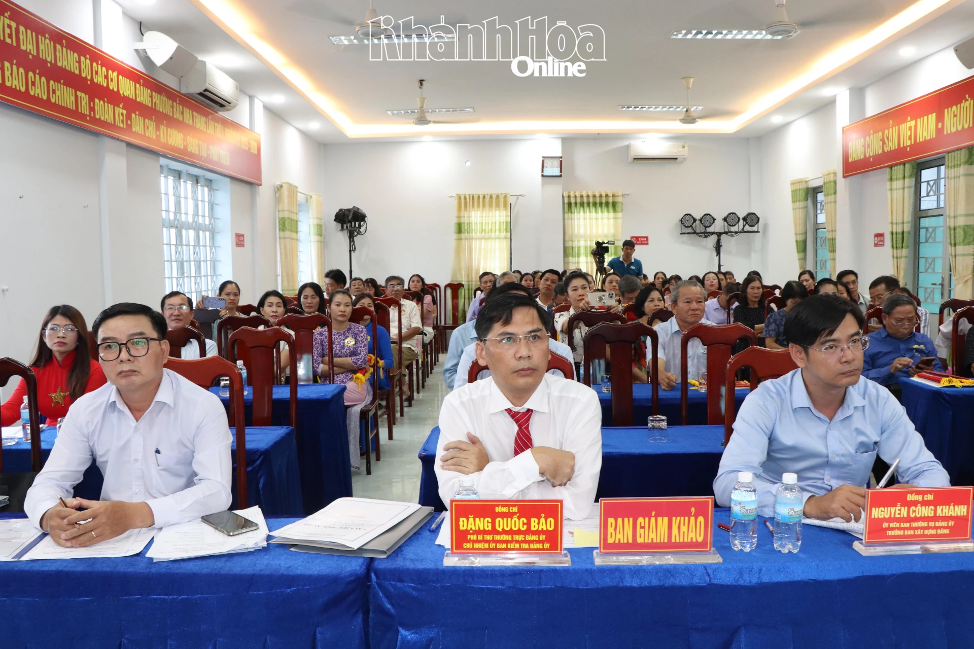 Ban giám khảo hội thi.