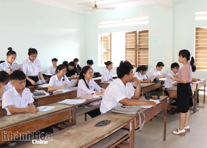 Tập trung ôn thi tốt nghiệp THPT