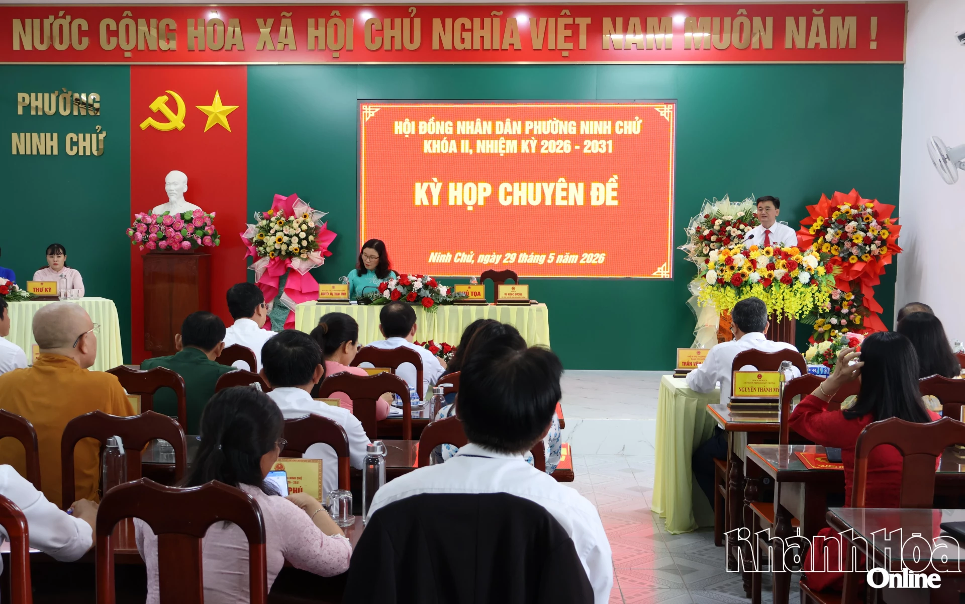 Quang cảnh kỳ họp.