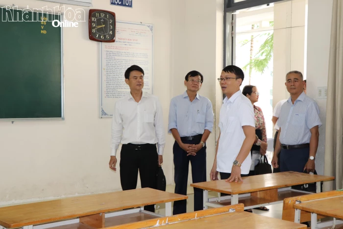 Phó Chủ tịch UBND tỉnh Nguyễn Thanh Hà kiểm tra các điểm tổ chức kỳ thi tuyển sinh vào lớp 10