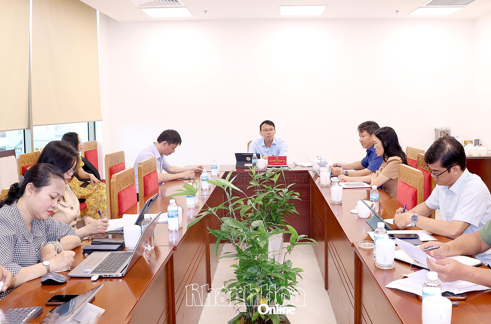 Đồng chí Nguyễn Thanh Hà phát biểu tại cuộc họp.