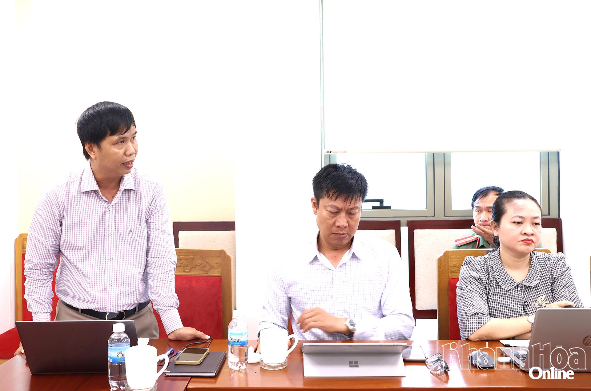 Lãnh đạo Sở Khoa học và Công nghệ báo cáo tại cuộc họp.