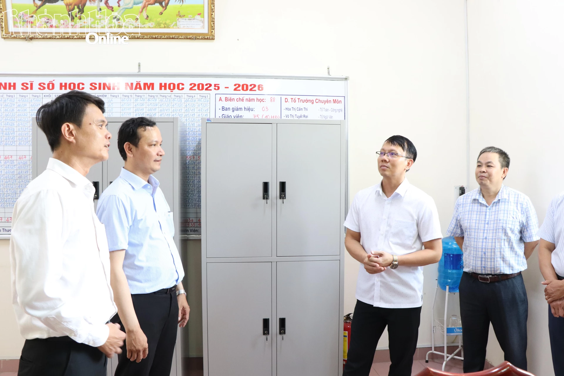 Kiểm tra phòng chứa tủ đựng đề thi, bài thi tại điểm thi Trường THCS Võ Thị Sáu (phường Nam Nha Trang). 