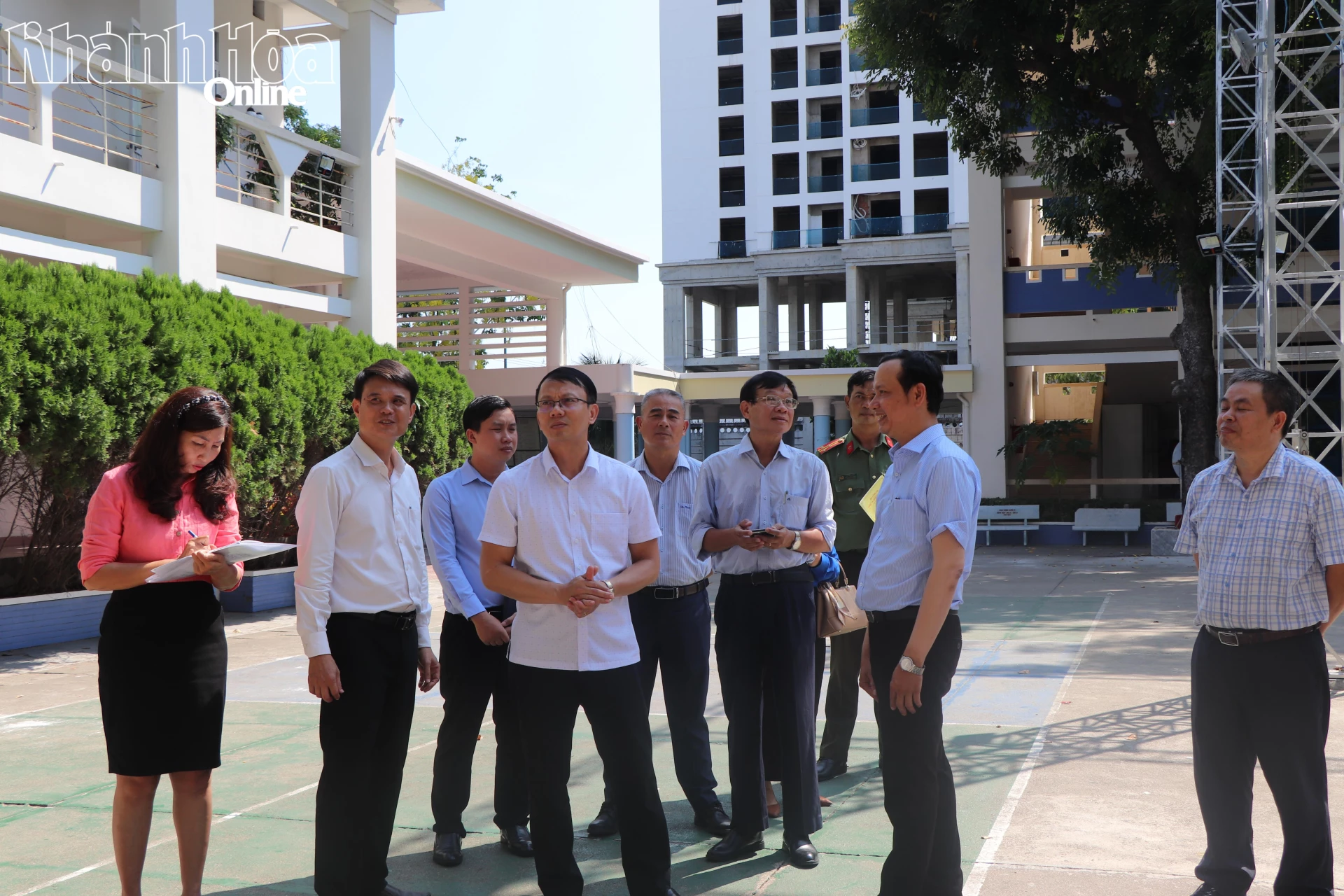Kiểm tra điều kiện đảm bảo an ninh, an toàn tại điểm thi Trường THCS Võ Thị Sáu (phường Nam Nha Trang). 
