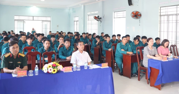 Xã Cam Lâm khai mạc khóa huấn luyện dân quân tại chỗ năm 2026