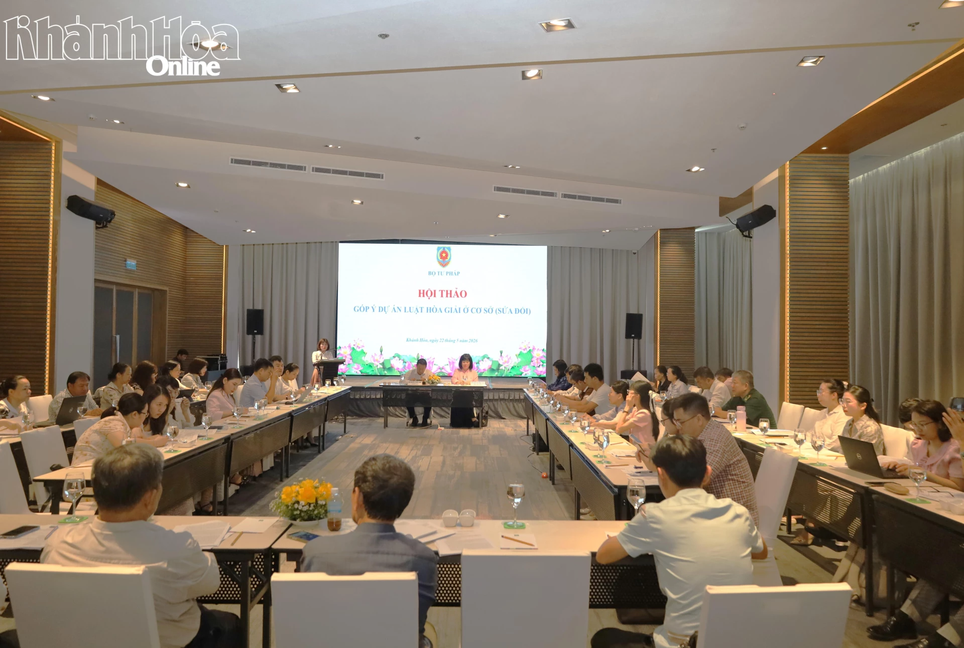 Các đại biểu dự hội thảo.