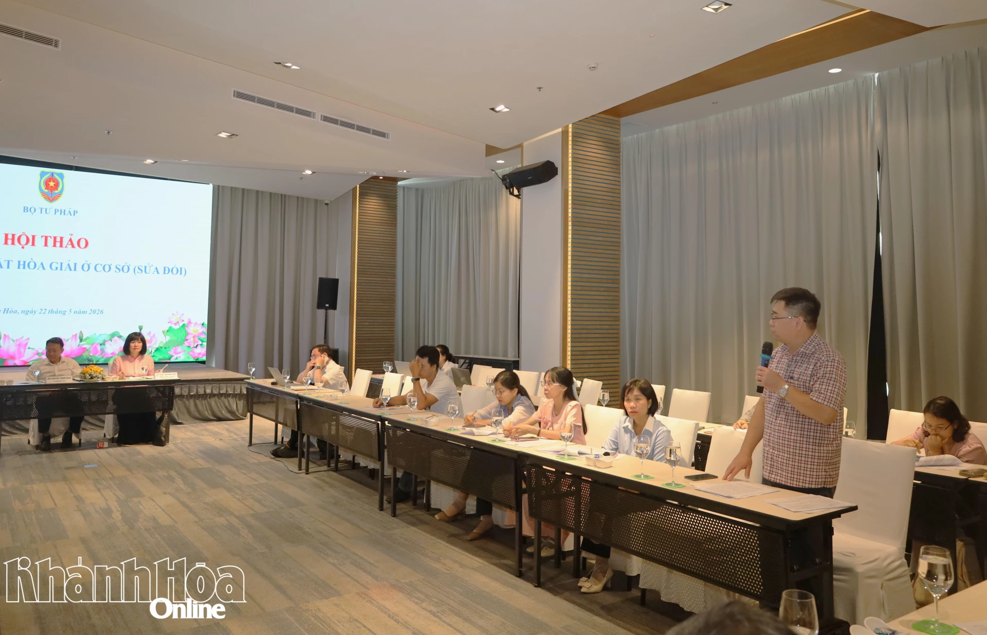 Đại biểu phát biểu góp ý tại hội thảo.