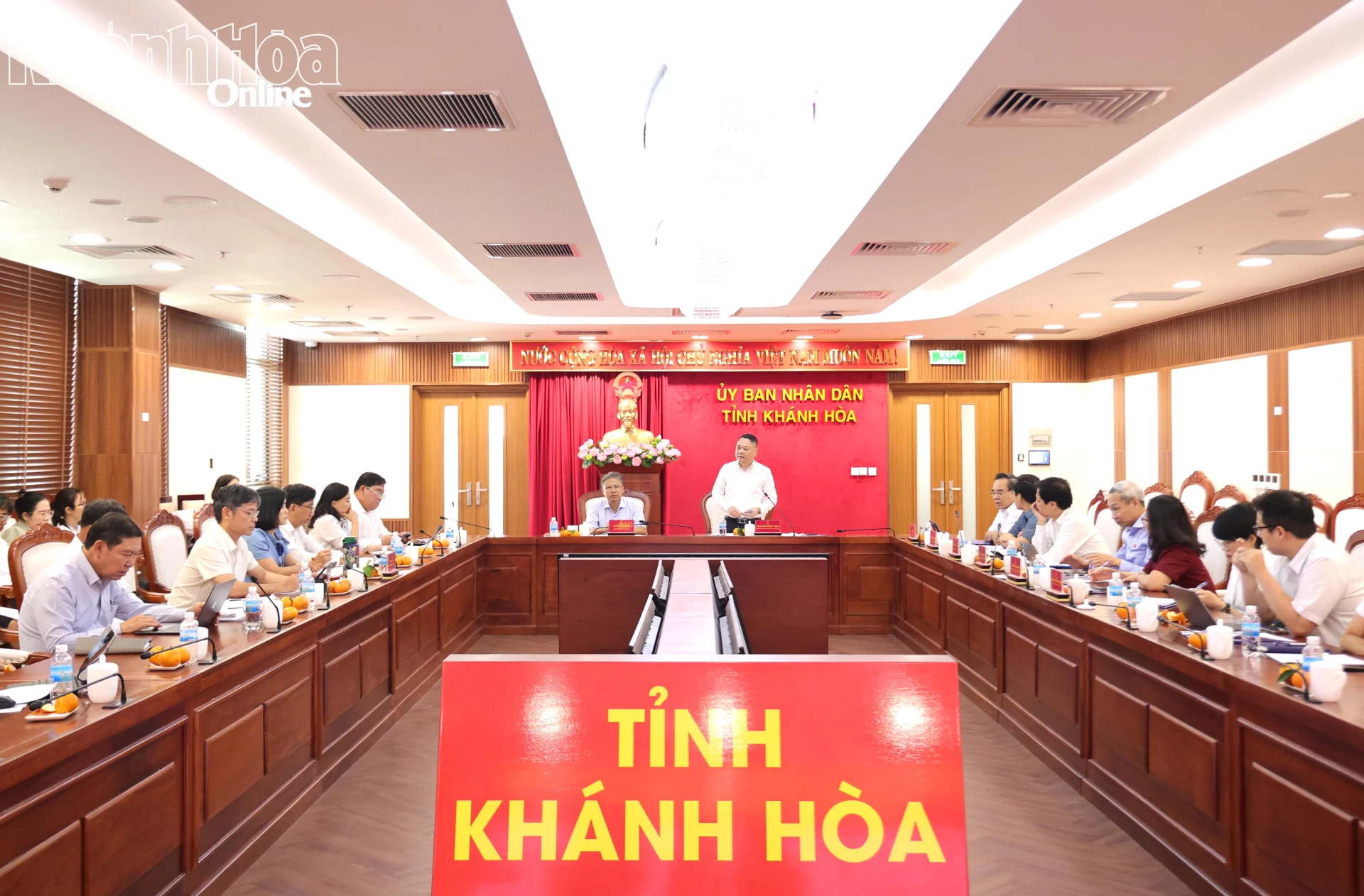 Quang cảnh buổi làm việc.