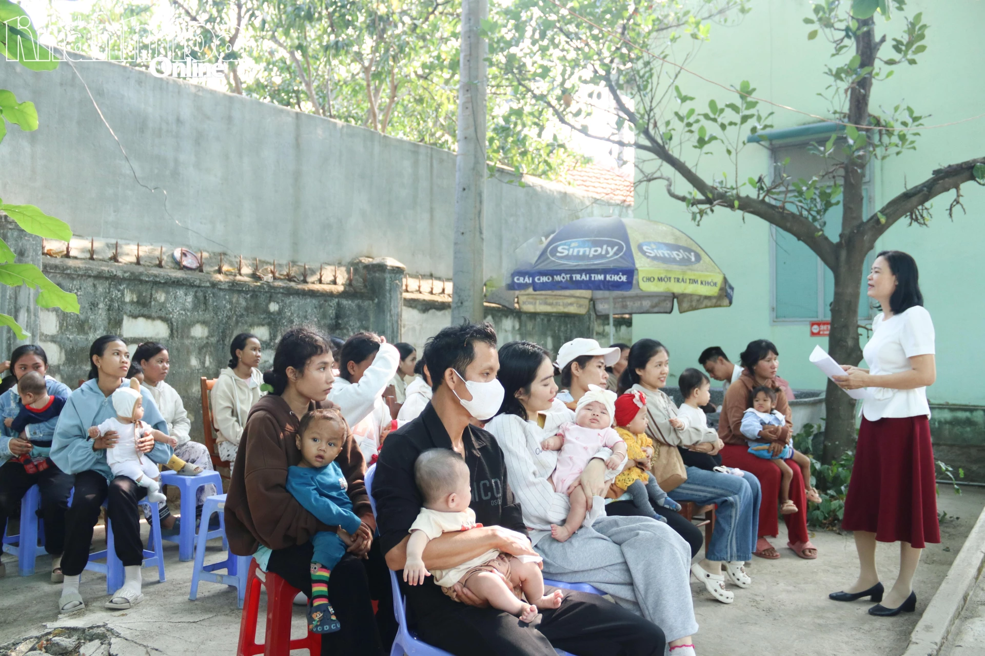 Truyền thông về hệ lụy mất cân bằng giới tính khi sinh được lồng ghép trong các hoạt động tại Trạm Y tế phường.