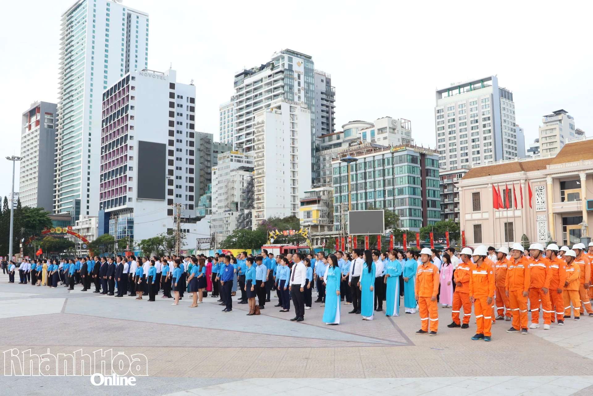 Toàn cảnh Lễ chào cờ tháng 5.