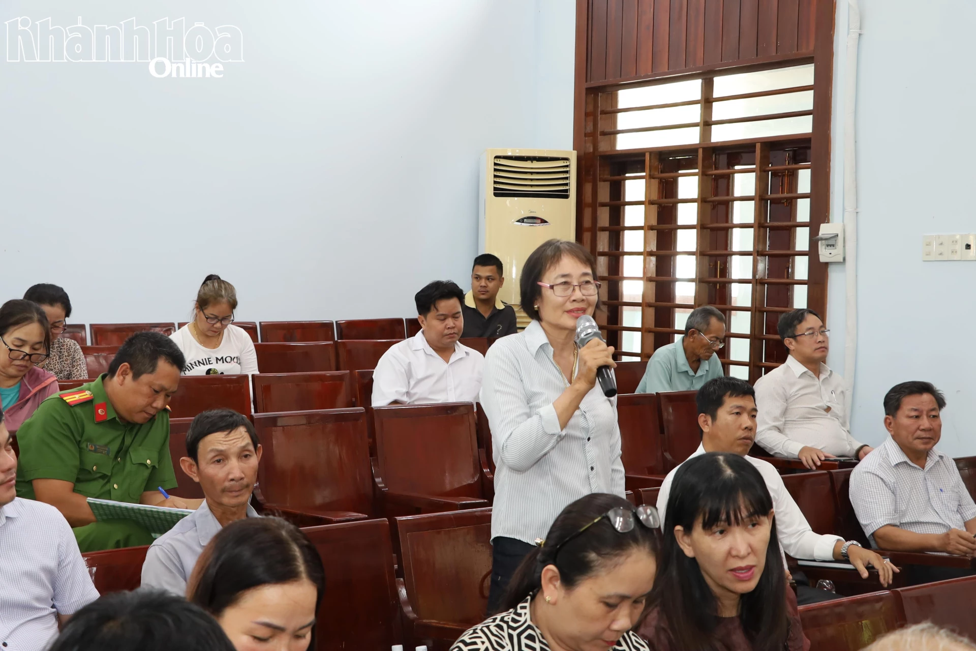 Cử tri xã Đại Lãnh nêu kiến nghị.