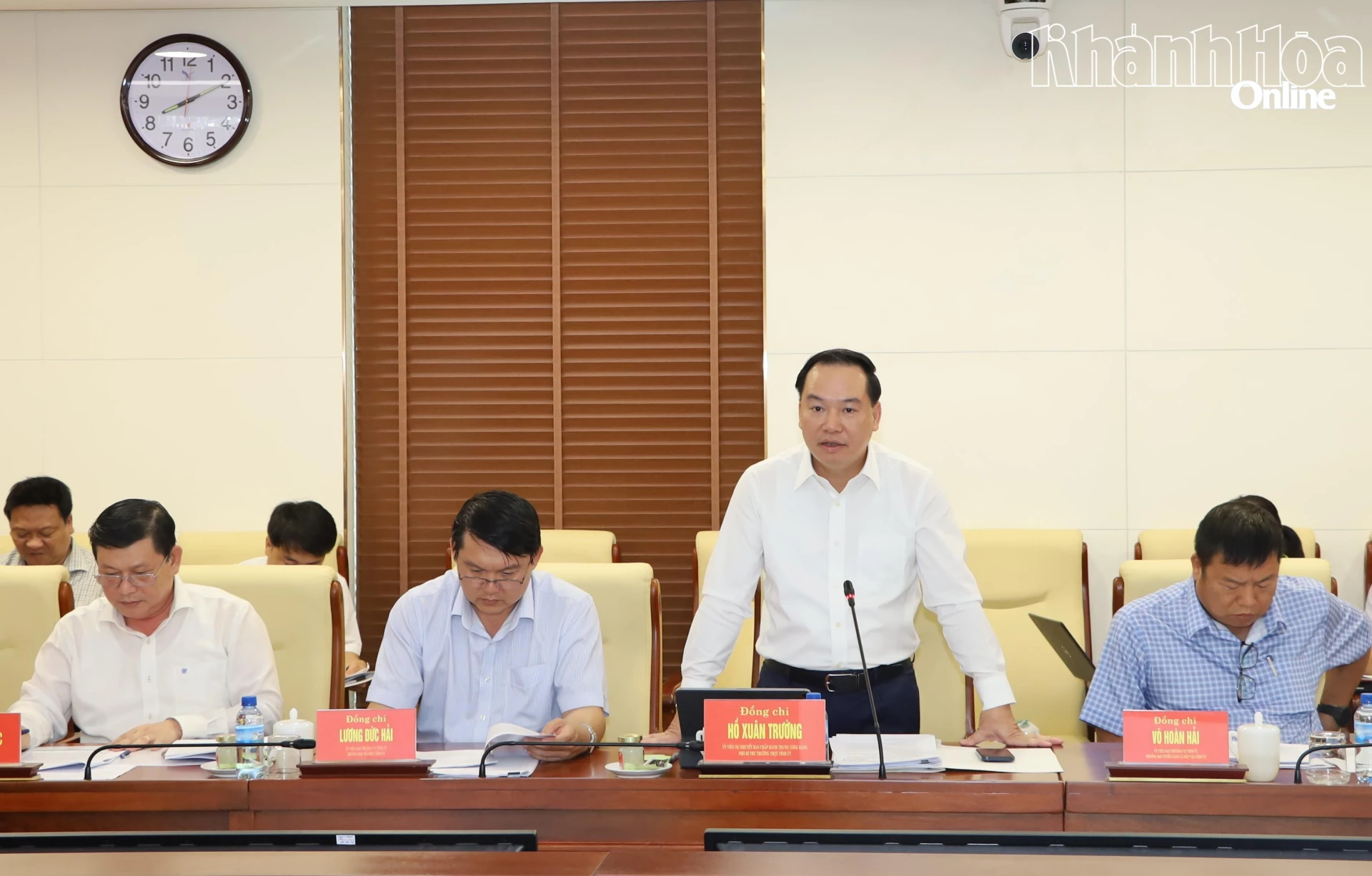 Đồng chí Hồ Xuân Trường phát biểu yêu cầu các cơ quan tham mưu, giúp việc của Tỉnh ủy báo cáo các nội dung với Đoàn kiểm tra, giám sát.