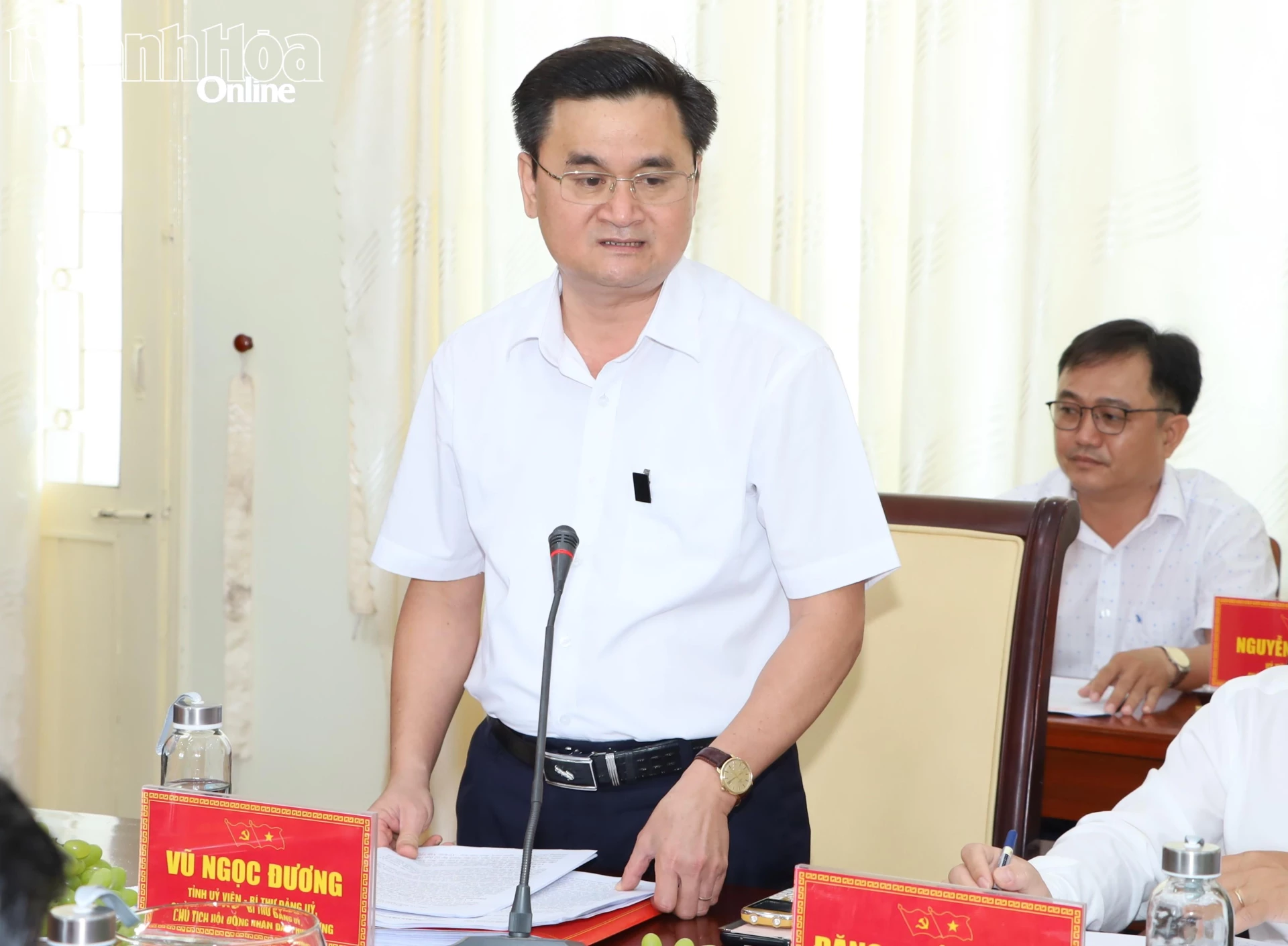 Đồng chí Vũ Ngọc Đương - Bí thư Đảng ủy, Chủ tịch HĐND phường Ninh Chử báo các các nội dung.