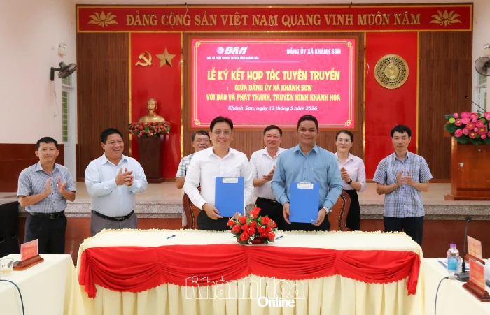 Báo và Phát thanh, Truyền hình Khánh Hòa ký kết hợp tác tuyên truyền với Đảng ủy xã Khánh Sơn