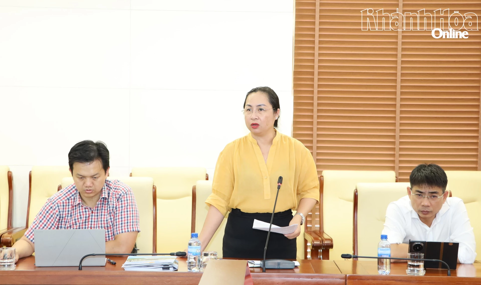 Đồng chí Ngô Thị Bích Thảo - Phó Chủ nhiệm Thường trực Ủy ban Kiểm tra Tỉnh ủy phát biểu tại hội nghị.