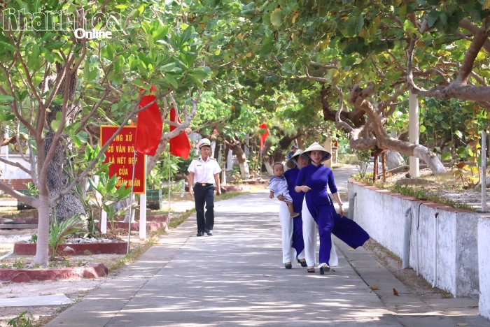 Sắc hoa bàng vuông kiêu hãnh giữa Trường Sa