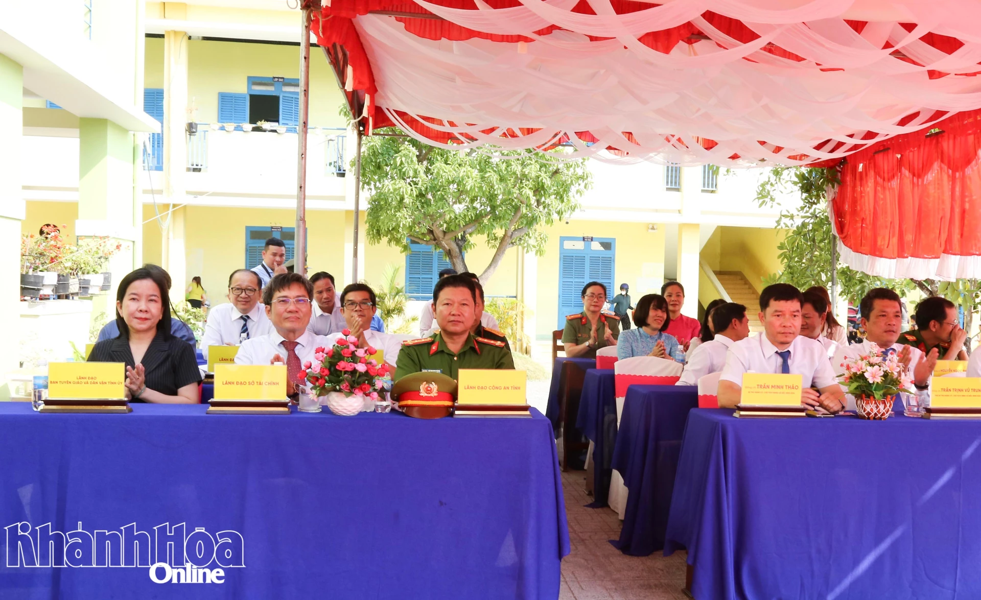 Lãnh đạo các sở, ngành của tỉnh và xã Bắc Ninh Hòa tham dự chương trình