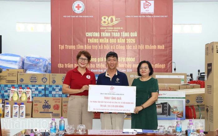 Trung tâm Bảo trợ xã hội và Công tác xã hội tỉnh Khánh Hòa tiếp nhận quà tặng trị giá hơn 333 triệu đồng