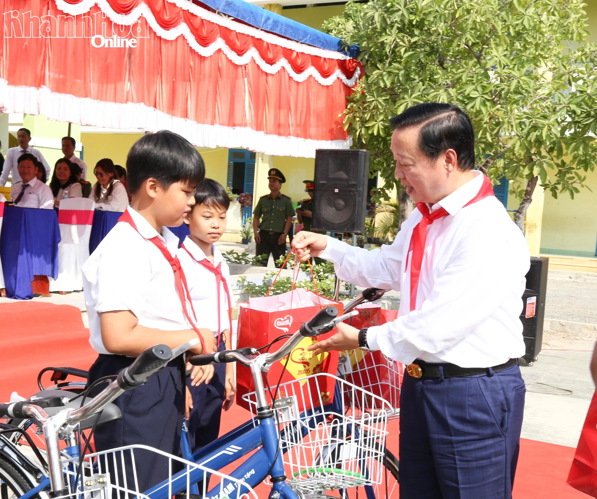 Trần Hồng Hà