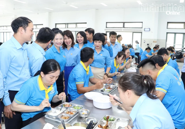 “Bữa cơm công đoàn” Công ty TNHH Nhà nước Một thành viên Yến sào Khánh Hòa