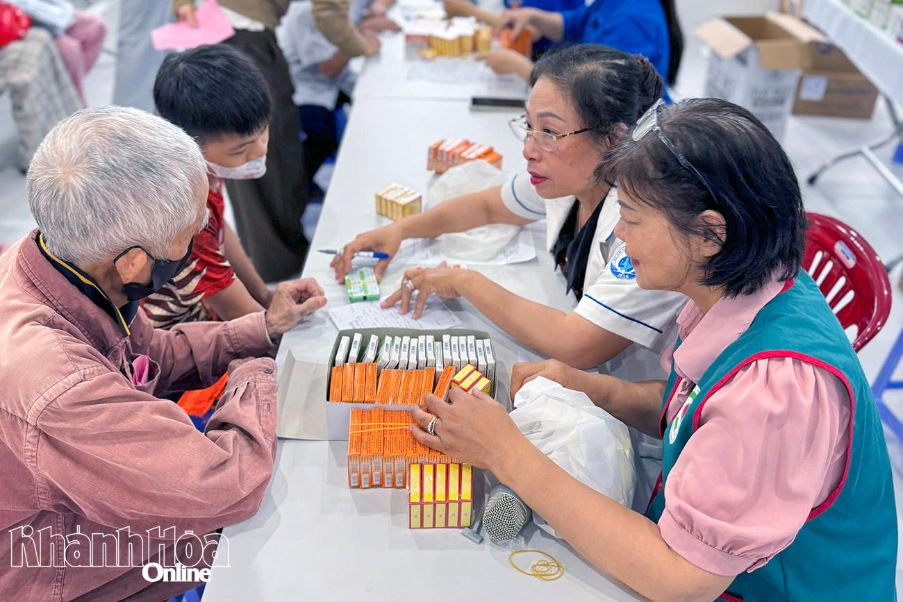 Cấp thuốc miễn phí