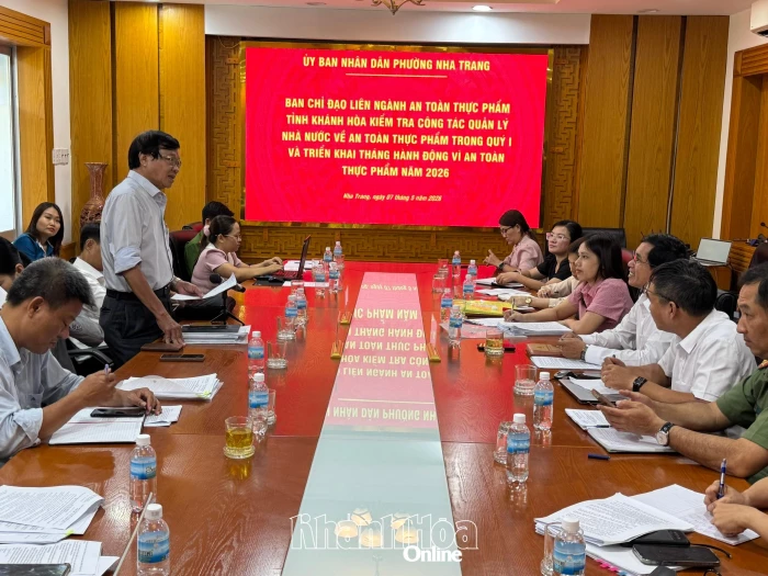 Kiểm tra công tác quản lý nhà nước về an toàn thực phẩm tại phường Nha Trang và Tây Nha Trang
