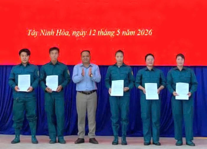 Xã Tây Ninh Hòa kết nạp 344 công dân tham gia lực lượng dân quân