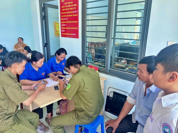 Đoàn xã Nam Cam Ranh hỗ trợ đăng ký cấp căn cước, định danh điện tử cho công dân từ 6 đến dưới 14 tuổi