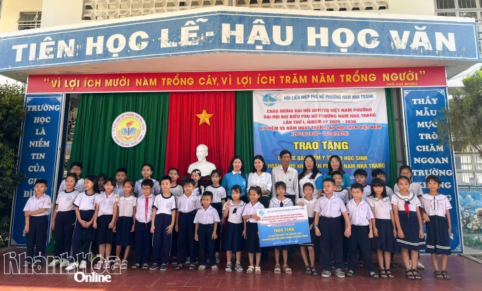 Trao yêu thương, tiếp bước cho em