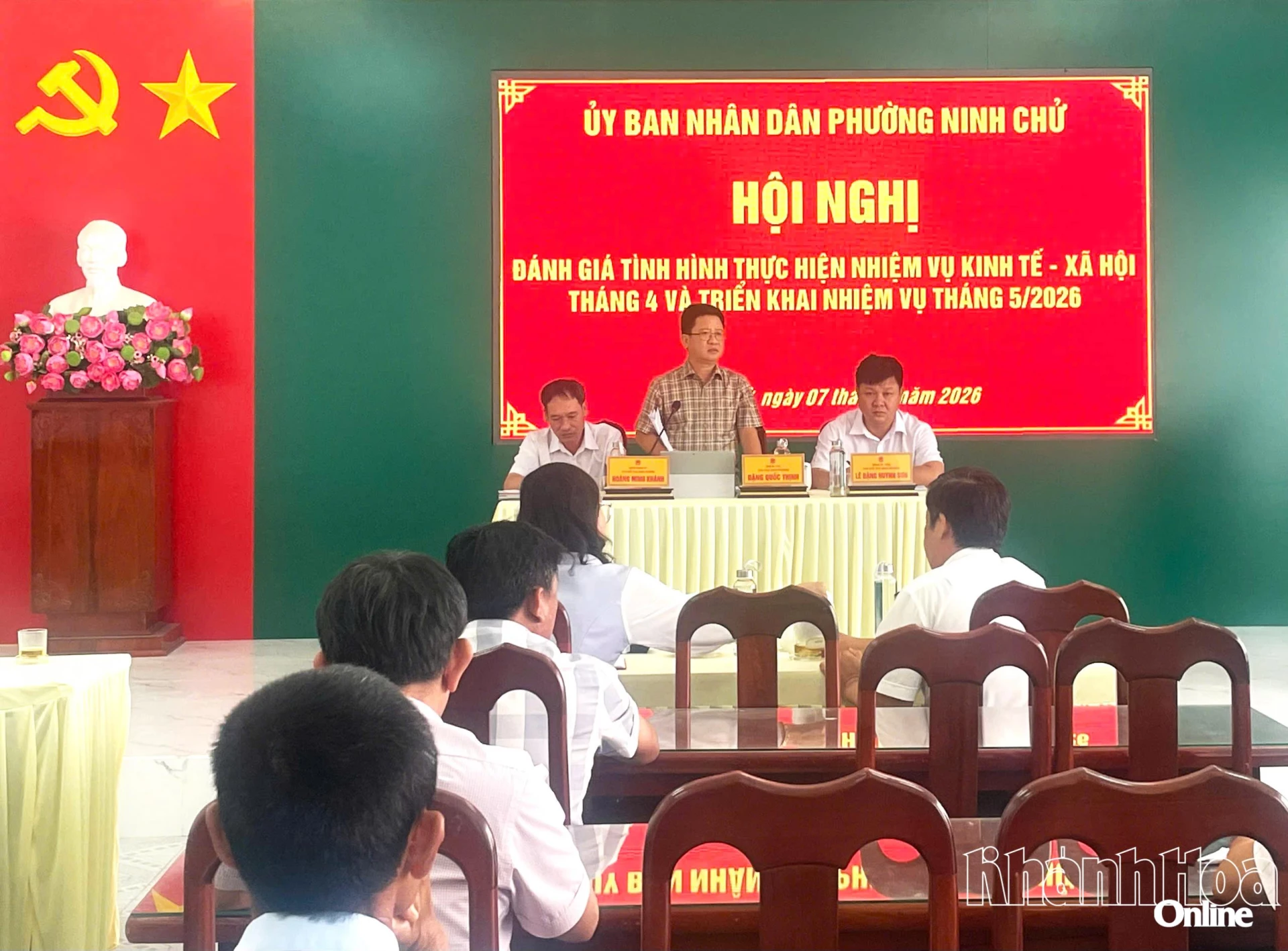 Lãnh đạo UBND phường Ninh Chử phát biểu chỉ đạo tại hội nghị.