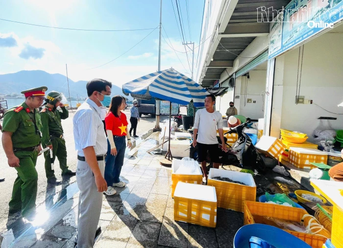 Phường Ninh Chử di dời, tháo dỡ các trường hợp lấn chiếm đất do Nhà nước quản lý
