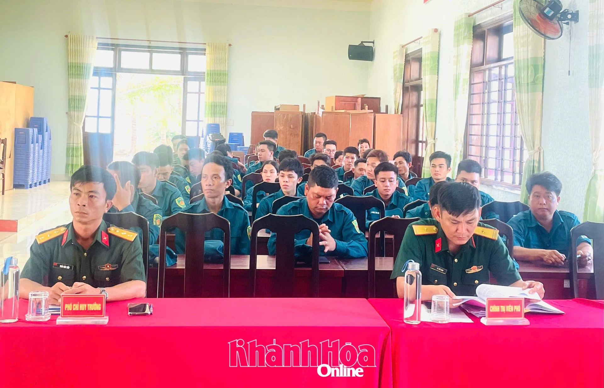 Các đại biểu dự khai mạc.