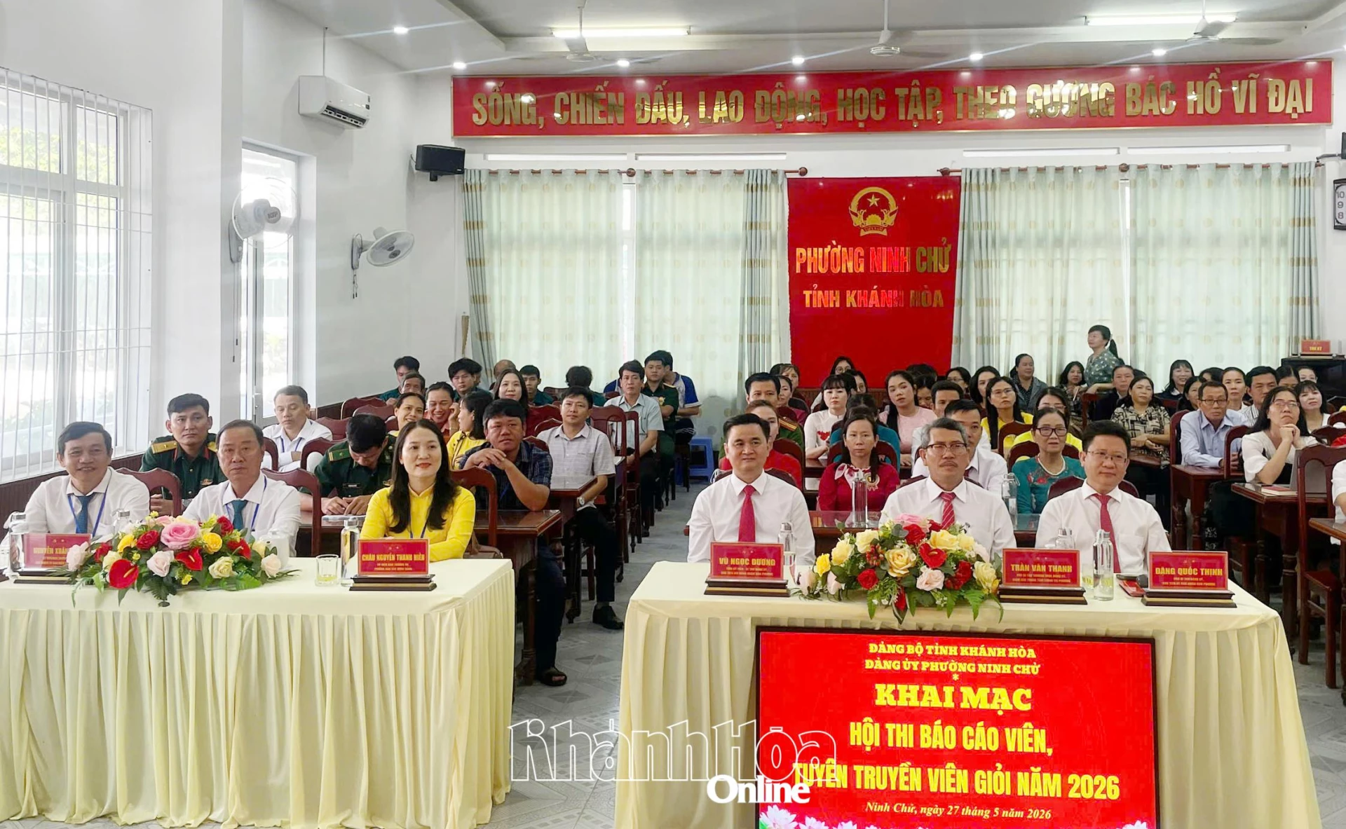 Các đại biểu dự khai mac.