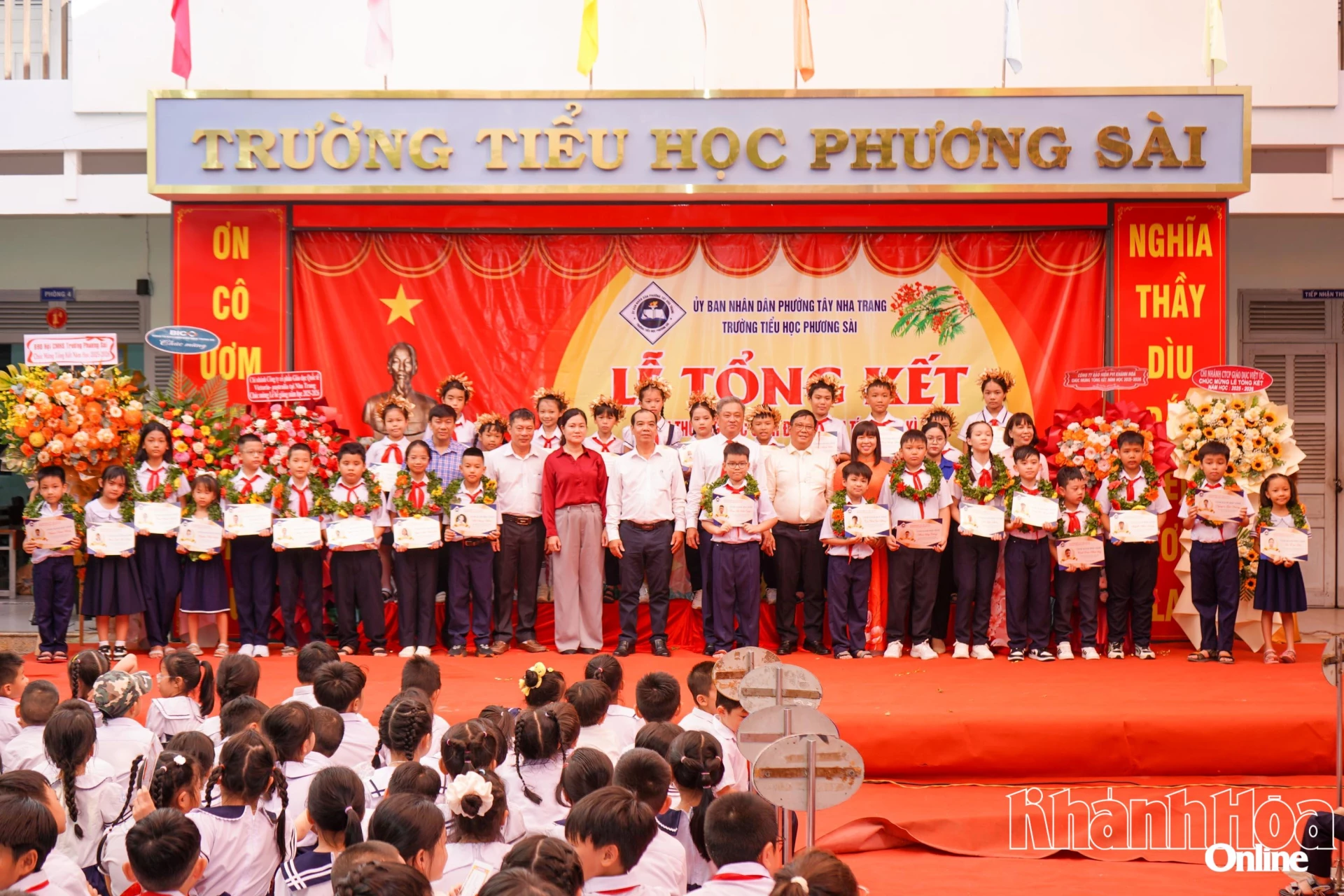 Nhà trường vinh danh 30 học sinh đạt thành tích tại các kỳ thi cấp quốc gia, khu vực và cấp tỉnh