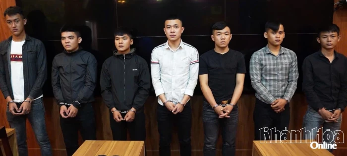 Bắt tạm giam nhóm đối tượng dùng hung khí chém người trong đêm