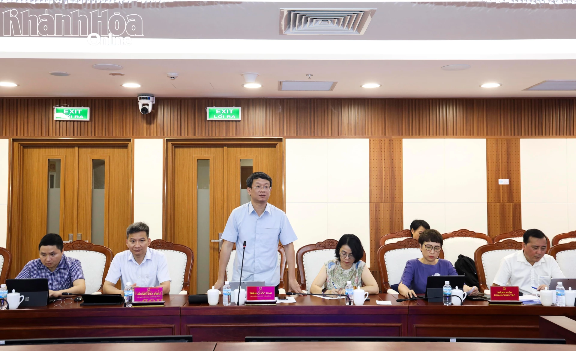 Cục trưởng Cục Phát triển đô thị, Bộ Xây dựng Trần Quốc Thái phát biểu tại cuộc họp.