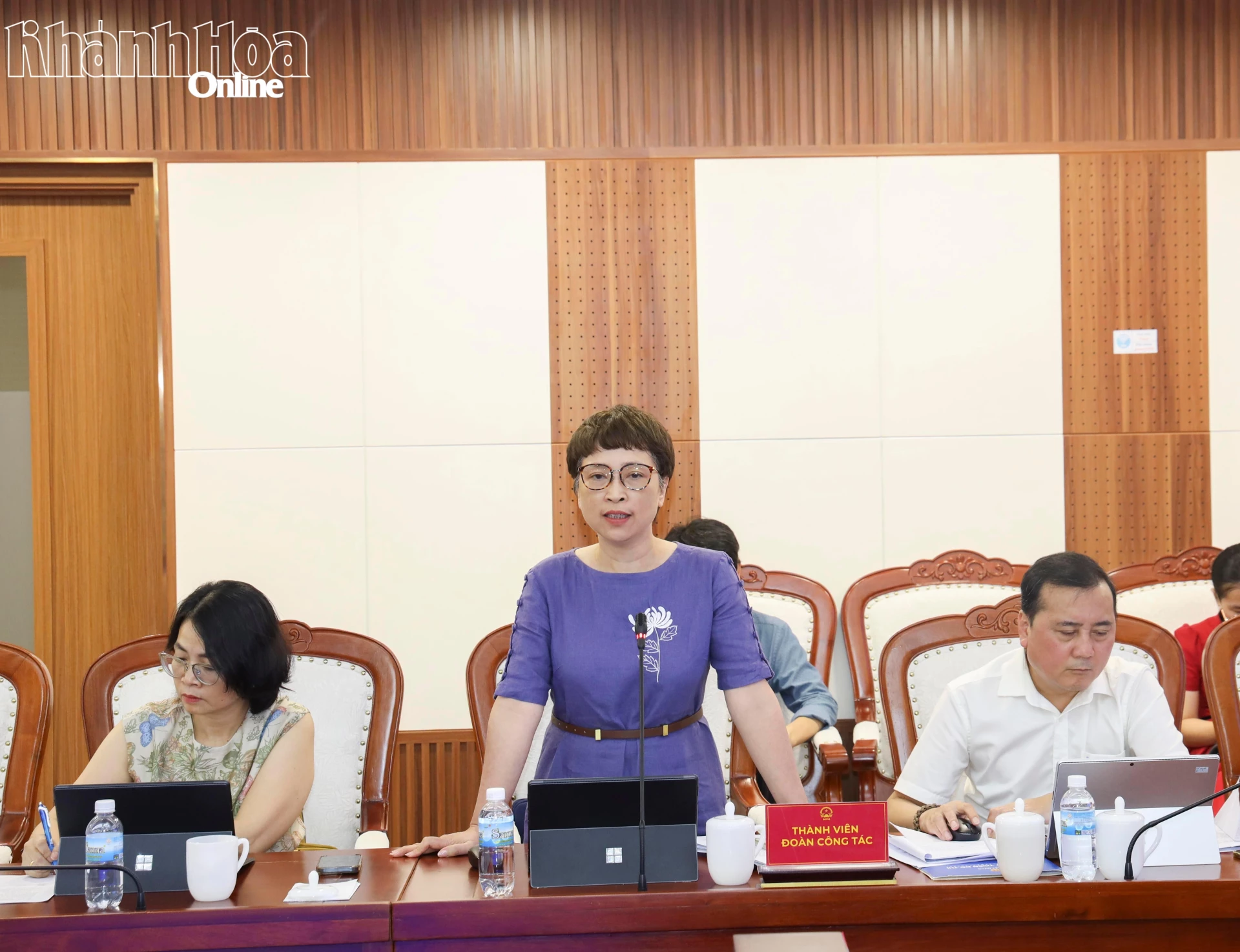 Thành viên trong đoàn công tác của Cục Phát triển đô thị phát biểu tại cuộc họp.