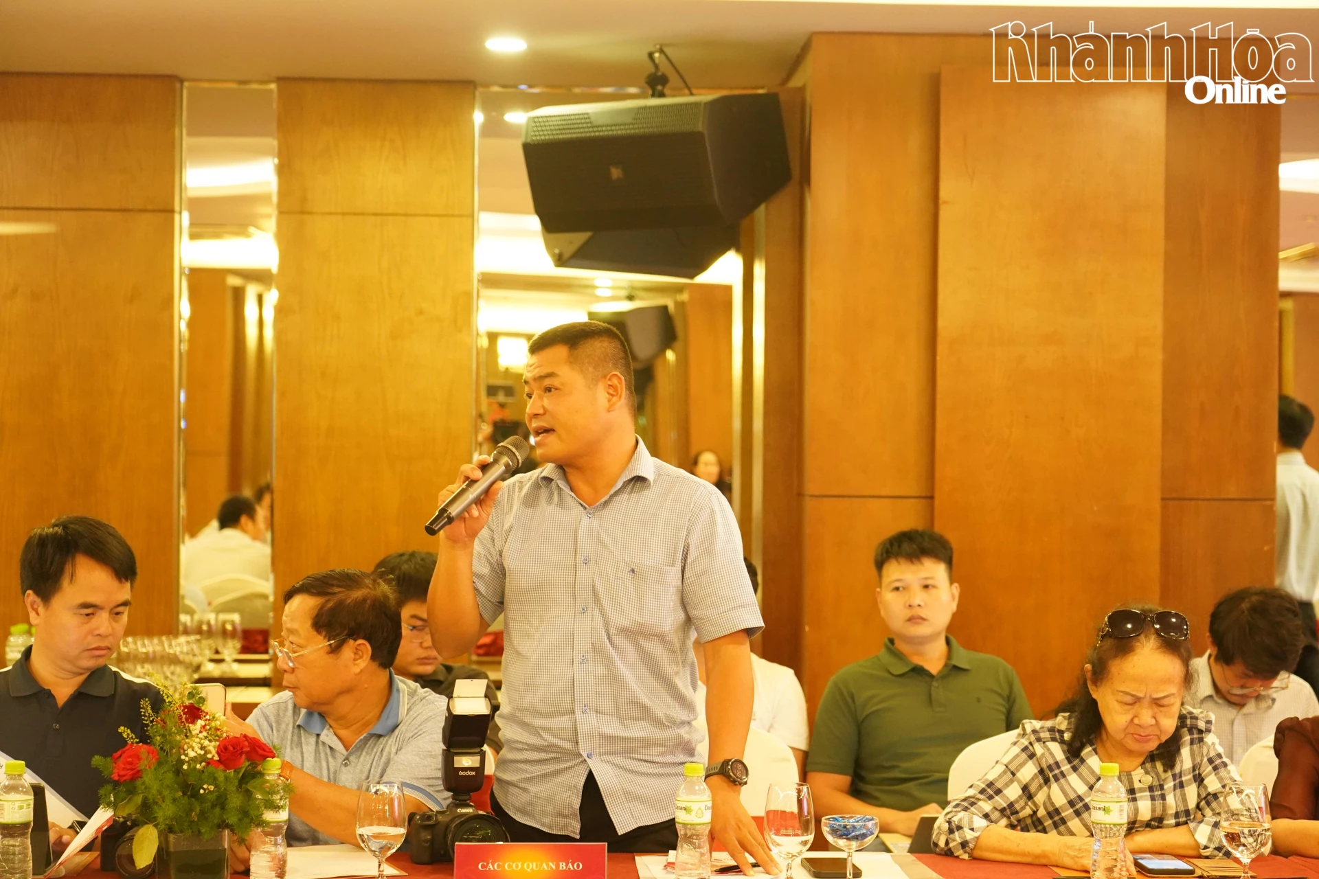 Đại diện các cơ quan báo chí đặt câu hỏi liên quan đến việc tổ chức sự kiện.