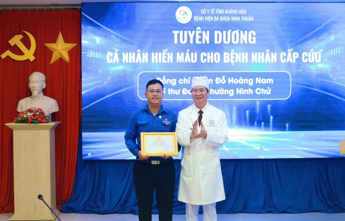 Bệnh viện Đa khoa Ninh Thuận tuyên dương cá nhân hiến máu cho bệnh nhân cấp cứu