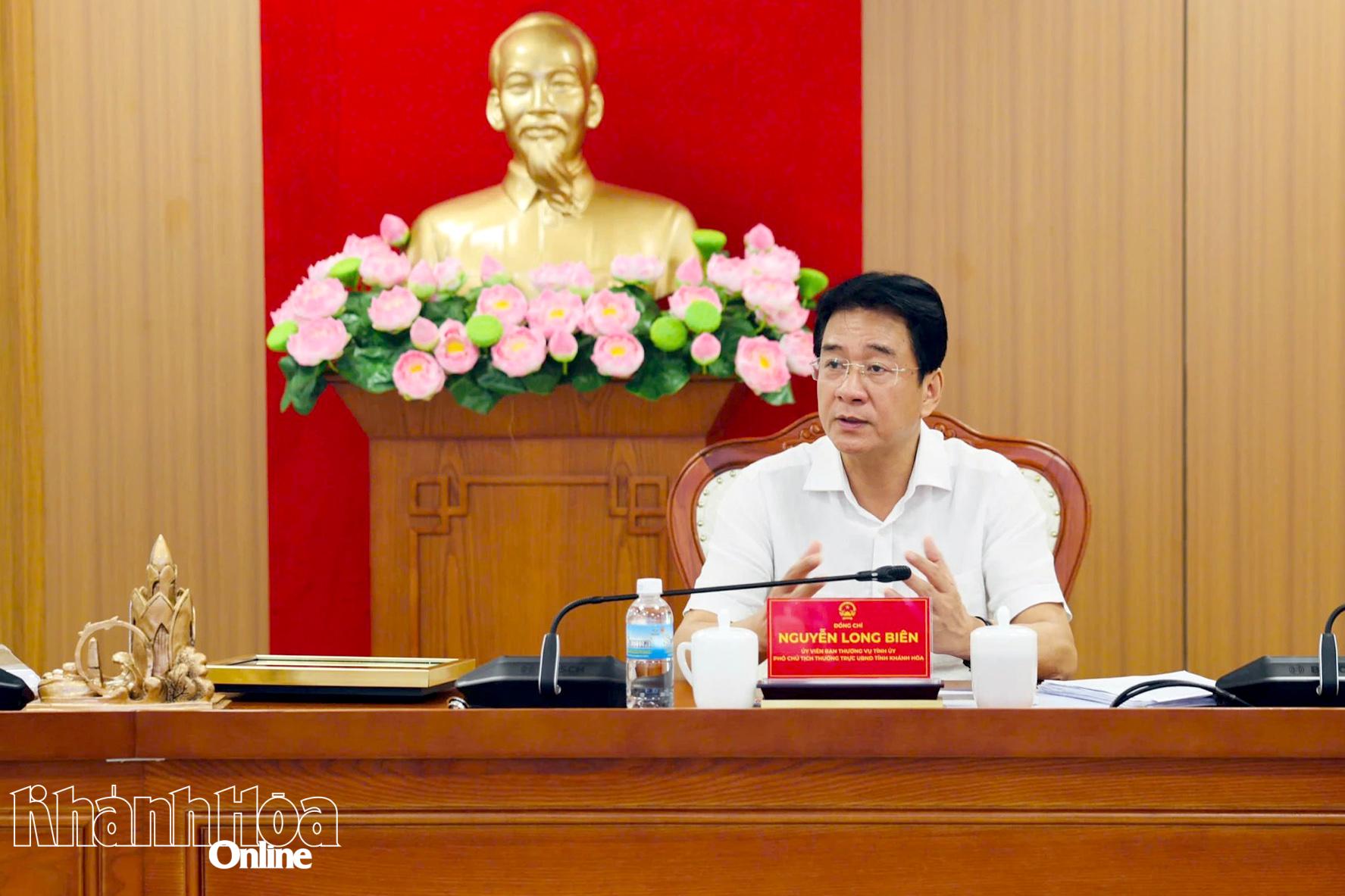 Phó Chủ tịch Thường trực UBND tỉnh Nguyễn Long Biên chủ trì cuộc họp.