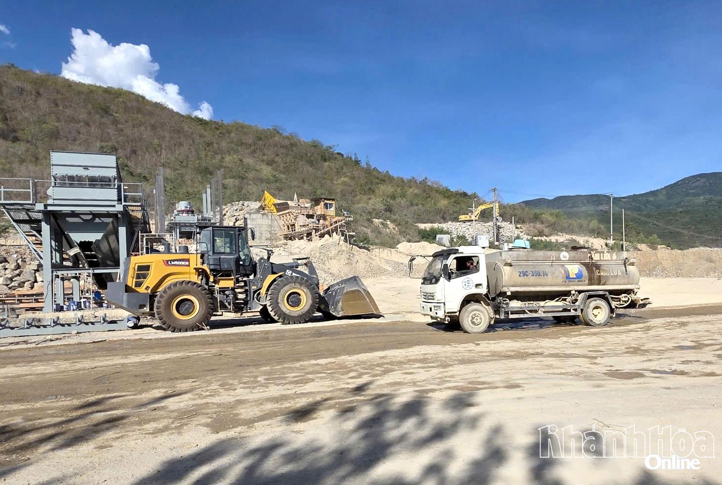 Kết quả kiểm tra của các cơ quan chức năng cho thấy, các doanh nghiệp khai thác đá cơ bản thực hiện đúng cam kết về bảo vệ môi trường. (Ảnh do Chi cục Khoáng sản và Bảo vệ môi trường cung cấp)