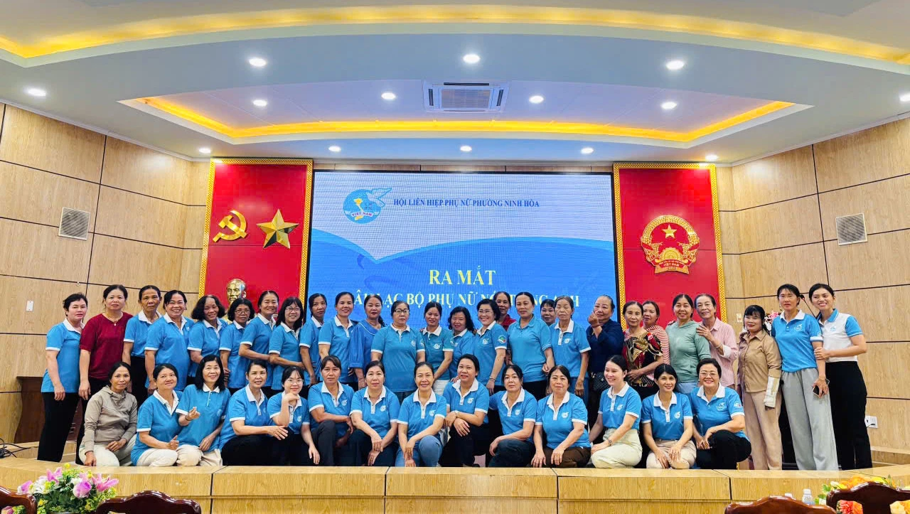 Thành viên các câu lạc bộ ra mắt tại chương trình.