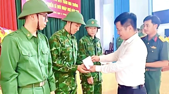 Phường Bắc Cam Ranh thăm, động viên chiến sĩ mới nhập ngũ năm 2026
