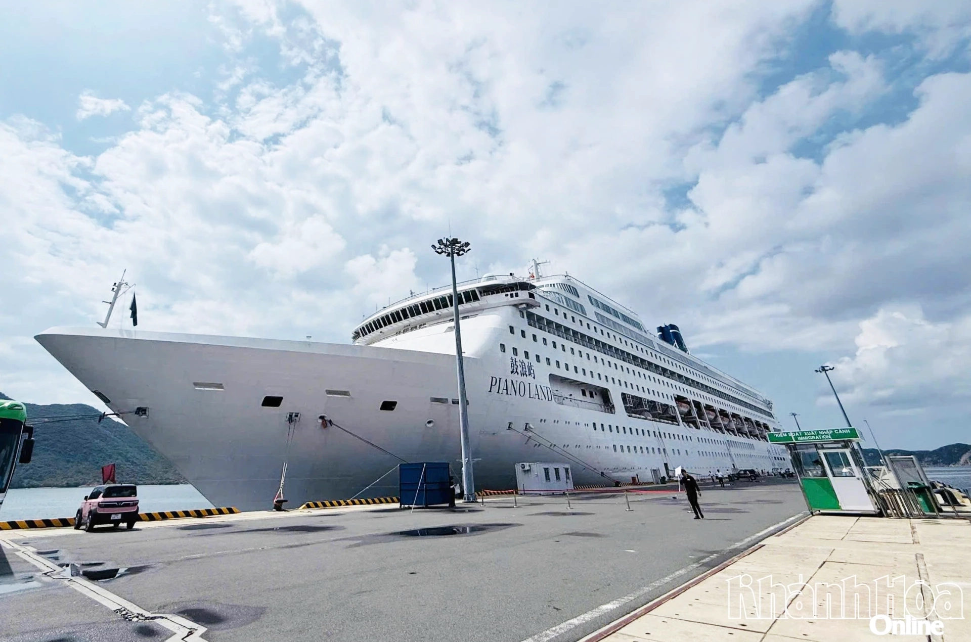 Piano Land cruise ship brings nearly 1,000 travelers to Khanh Hoa