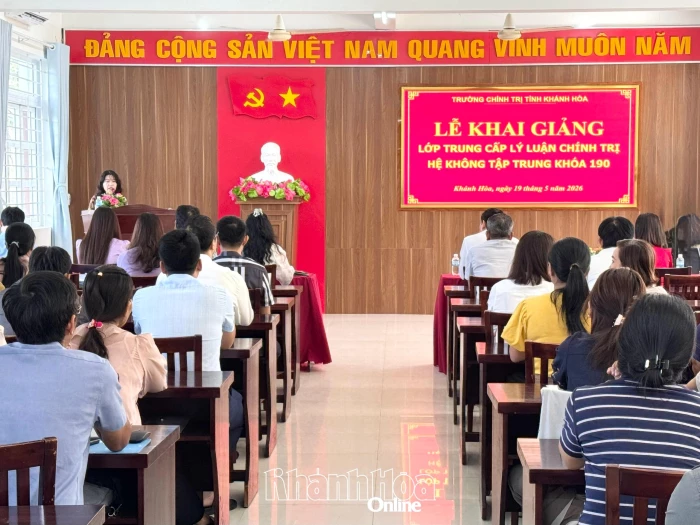Khai giảng lớp trung cấp lý luận chính trị hệ không tập trung khóa 190