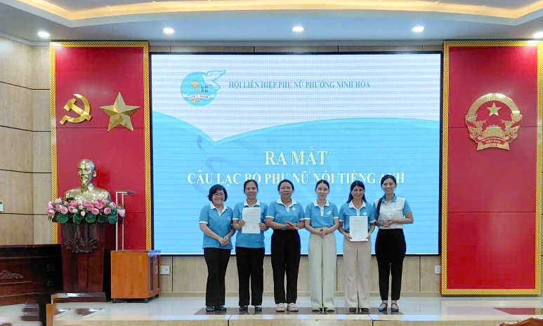 Hội trao quyết định thành lập cho 2 câu lạc bộ.